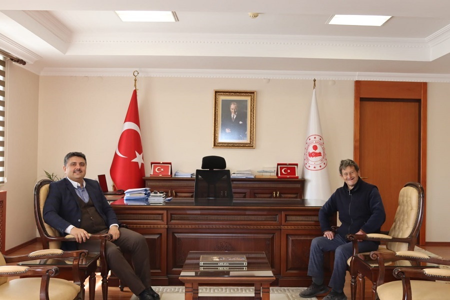 AKYURTUMUZUN GÜLÜ AYHAN TEKE KAYMAKAM MEHMET TUNÇ’U ZİYARET ETTİ